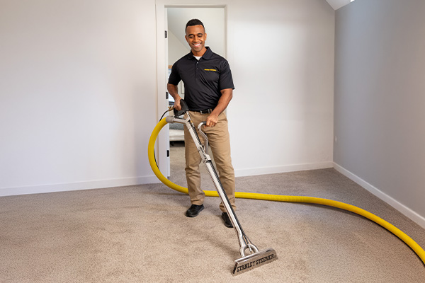 Tech tech cleaning carpet